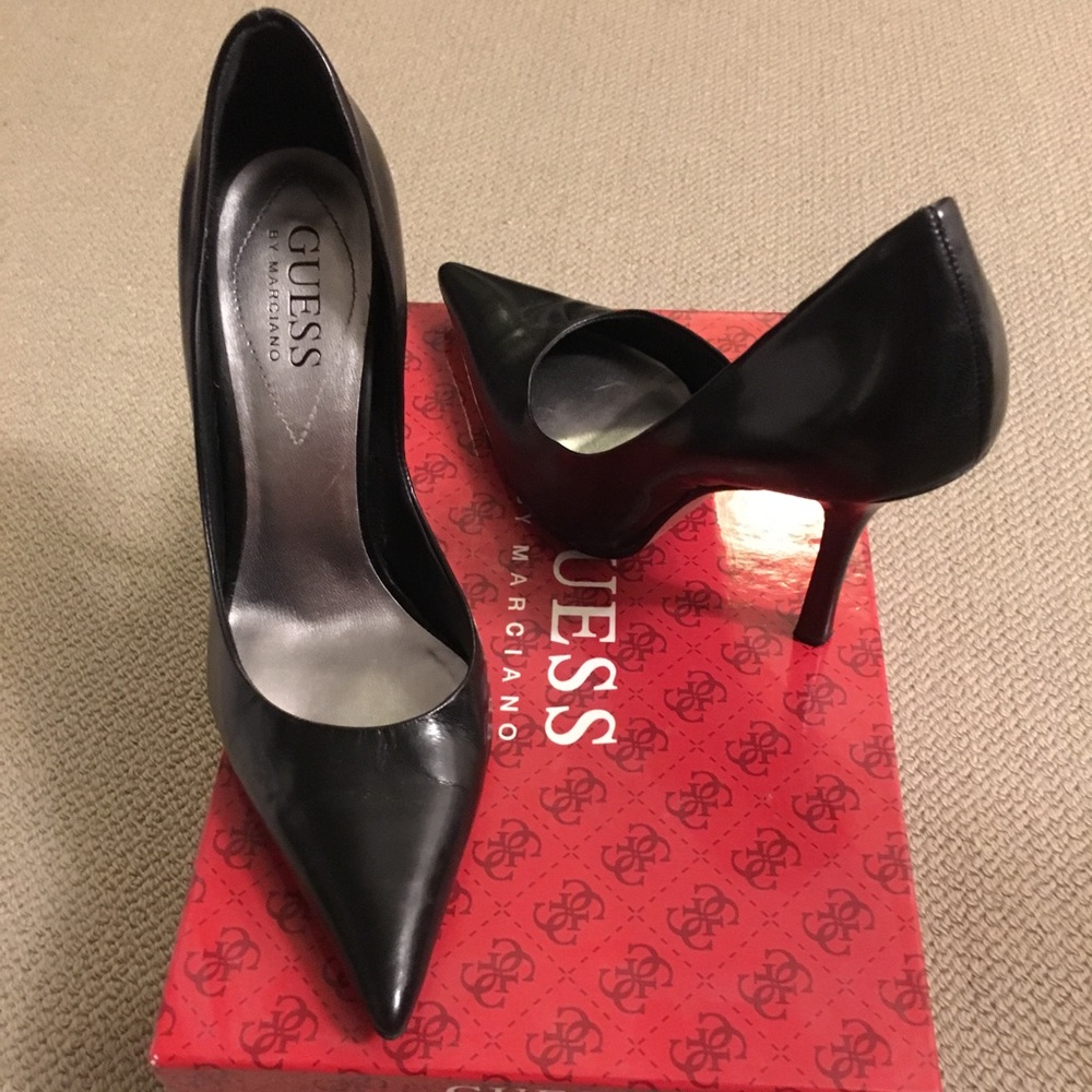 Guess Black Leather Pumps